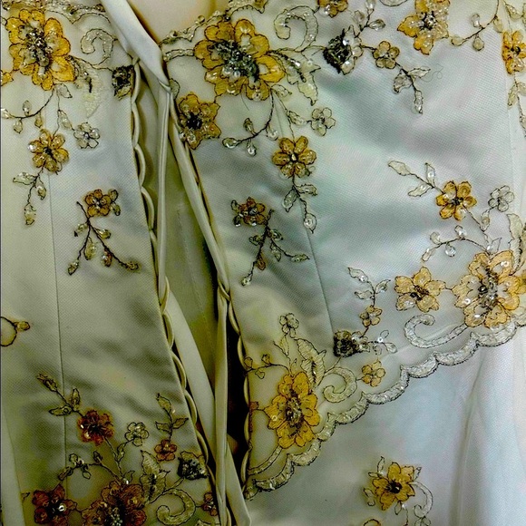 Ivory Floral Lace Wedding Dress - Picture 7 of 10